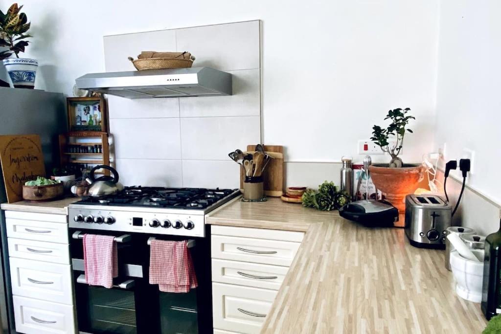 Apartmán Free Breakfast, Pool, Spacious Aircon Hideaway Mosta Exteriér fotografie